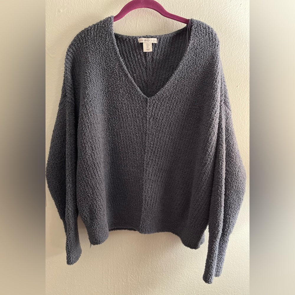 Sincerely Jules, size large v-neck sweater